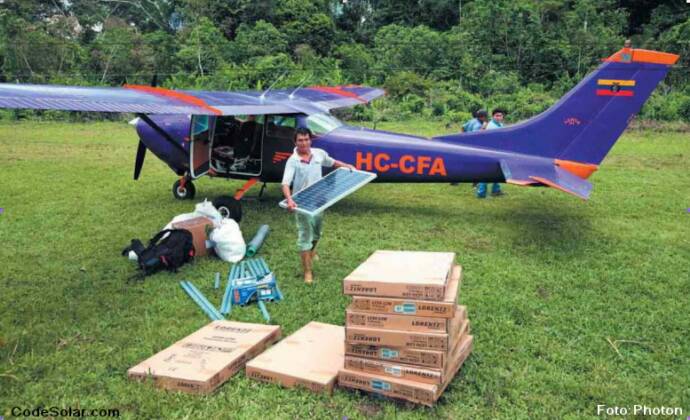 La diﬁcultad de transportar el equipo y los módulos solares hasta partes remotas de la Amazonía  Photon